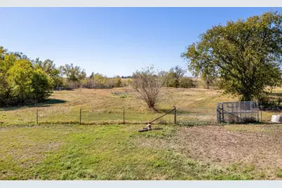 1150 County Road 432, Taylor, TX 76574 - Photo 9