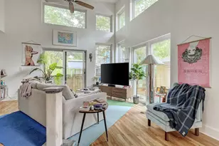809 E 44th St, Austin, TX 78751 - Photo 3