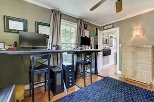809 E 44th St, Austin, TX 78751 - Photo 31