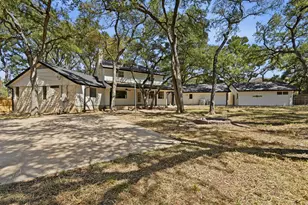 224 Maple Dr, Mountain City, TX 78610 - Photo 9