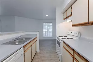 2430 Cromwell Cir, Austin, TX 78741 - Photo 11