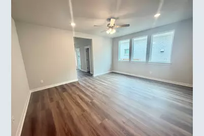 145 Zinnia Ln Lane, Hutto, TX 78634 - Photo 5