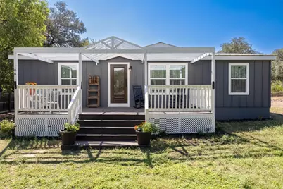106 E Olive Street, Lockhart, TX 78644 - Photo 5