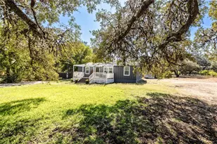 106 E Olive St, Lockhart, TX 78644 - Photo 3