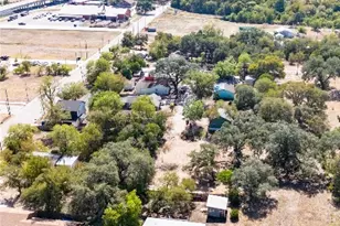 106 E Olive St, Lockhart, TX 78644 - Photo 21