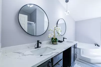 106 E Olive Street, Lockhart, TX 78644 - Photo 17