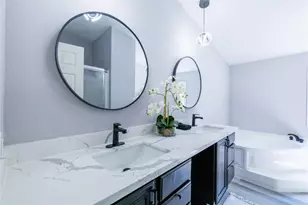 106 E Olive St, Lockhart, TX 78644 - Photo 17