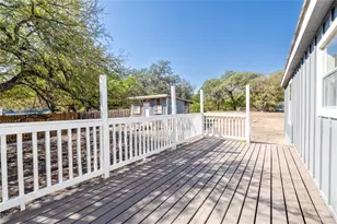 106 E Olive St, Lockhart, TX 78644 - Photo 13