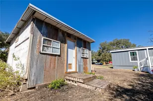 106 E Olive St, Lockhart, TX 78644 - Photo 11