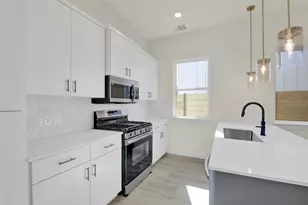 6802 Montana St, Austin, TX 78741 - Photo 9