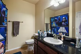 910 W 25th St, Austin, TX 78705 - Photo 11