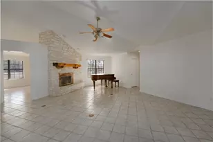 407 N Raymond Rd, La Grange, TX 78945 - Photo 9