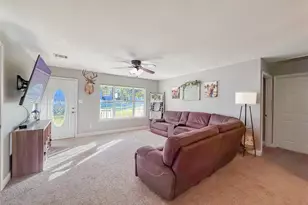 617 Caldwell St, Lexington, TX 78947 - Photo 3