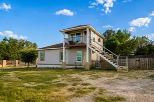 130 Los Arcos Rd, Elgin, TX 78621 - Photo 11