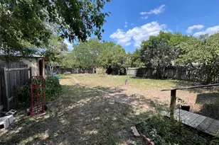 607 Garcia St, Lockhart, TX 78644 - Photo 19