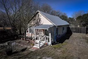 607 Garcia St, Lockhart, TX 78644 - Photo 5