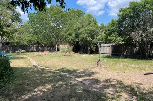 607 Garcia St, Lockhart, TX 78644 - Photo 15