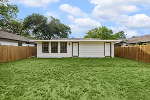 6915 Cherry Meadow Dr, Austin, TX 78745 - Photo 17