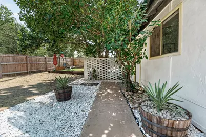 1628 Royal Hill Drive, Austin, TX 78741 - Photo 21