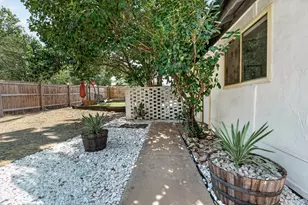 1628 Royal Hill Dr, Austin, TX 78741 - Photo 21