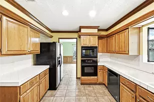 12113 Black Angus Dr, Austin, TX 78727 - Photo 17