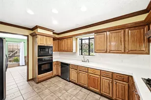 12113 Black Angus Dr, Austin, TX 78727 - Photo 15
