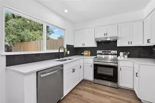 12505 Parkland Dr, Austin, TX 78729 - Photo 11