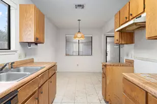 2614 Aylesbury Ln, Austin, TX 78745 - Photo 9
