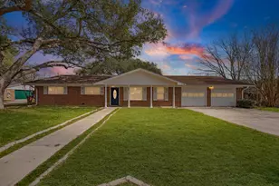 795 Vogel Dr, Lockhart, TX 78644 - Photo 1
