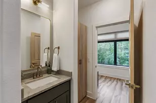 605 E 55th St, Austin, TX 78751 - Photo 9