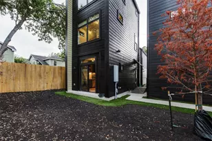605 E 55th St, Austin, TX 78751 - Photo 17