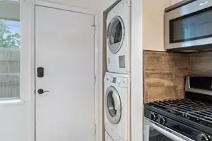 7920 Rockwood Ln, Austin, TX 78757 - Photo 15