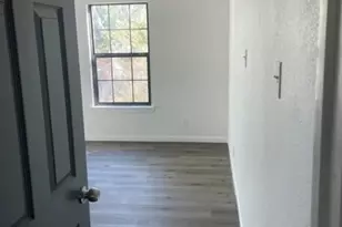 613 S Saunders St, Seguin, TX 78155 - Photo 5