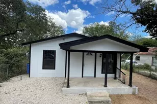 613 S Saunders St, Seguin, TX 78155 - Photo 3