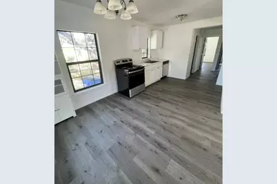 613 S Saunders Street, Seguin, TX 78155 - Photo 11