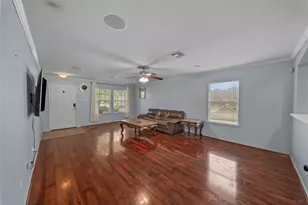 111 Lynn Crest Bend, Buda, TX 78610 - Photo 5