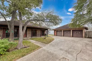 518 W Prairie Lea St, Lockhart, TX 78644 - Photo 19