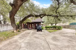 518 W Prairie Lea St, Lockhart, TX 78644 - Photo 7