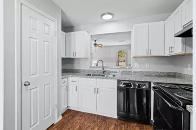 1806 River Crossing Cr Circle #D, Austin, TX 78741 - Photo 11