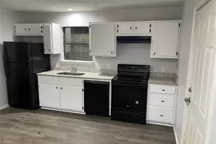 309 S Ave C, Elgin, TX 78621 - Photo 3