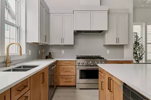 2209 Woodland Ave, Austin, TX 78741 - Photo 7