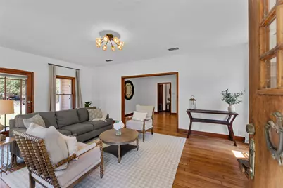 909 E Liberty Avenue, Round Rock, TX 78664 - Photo 9