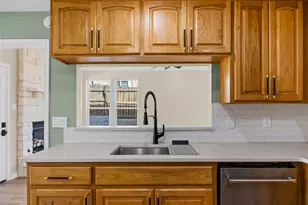 1002 Crestview St, Round Rock, TX 78681 - Photo 15