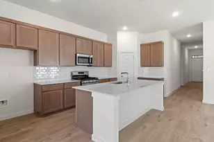 908 Universal Dr, Hutto, TX 78634 - Photo 7
