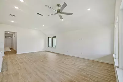 908 Universal Drive, Hutto, TX 78634 - Photo 5