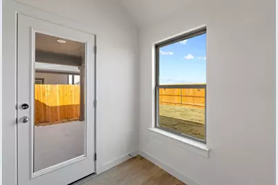 908 Universal Drive, Hutto, TX 78634 - Photo 13