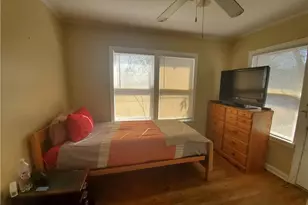 918 E 37th St, Austin, TX 78705 - Photo 5