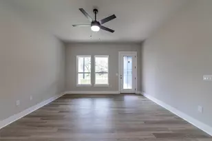 639 Magnolia Ln, Cottonwood Shores, TX 78657 - Photo 9