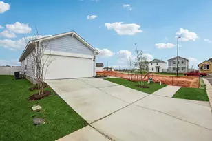 104 Summer Dr, Elgin, TX 78621 - Photo 3