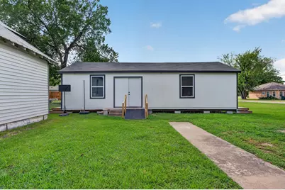 407 Wilkes Street, Smithville, TX 78957 - Photo 11